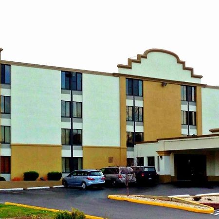 Days Inn By Wyndham Hagerstown I-70 Eksteriør billede