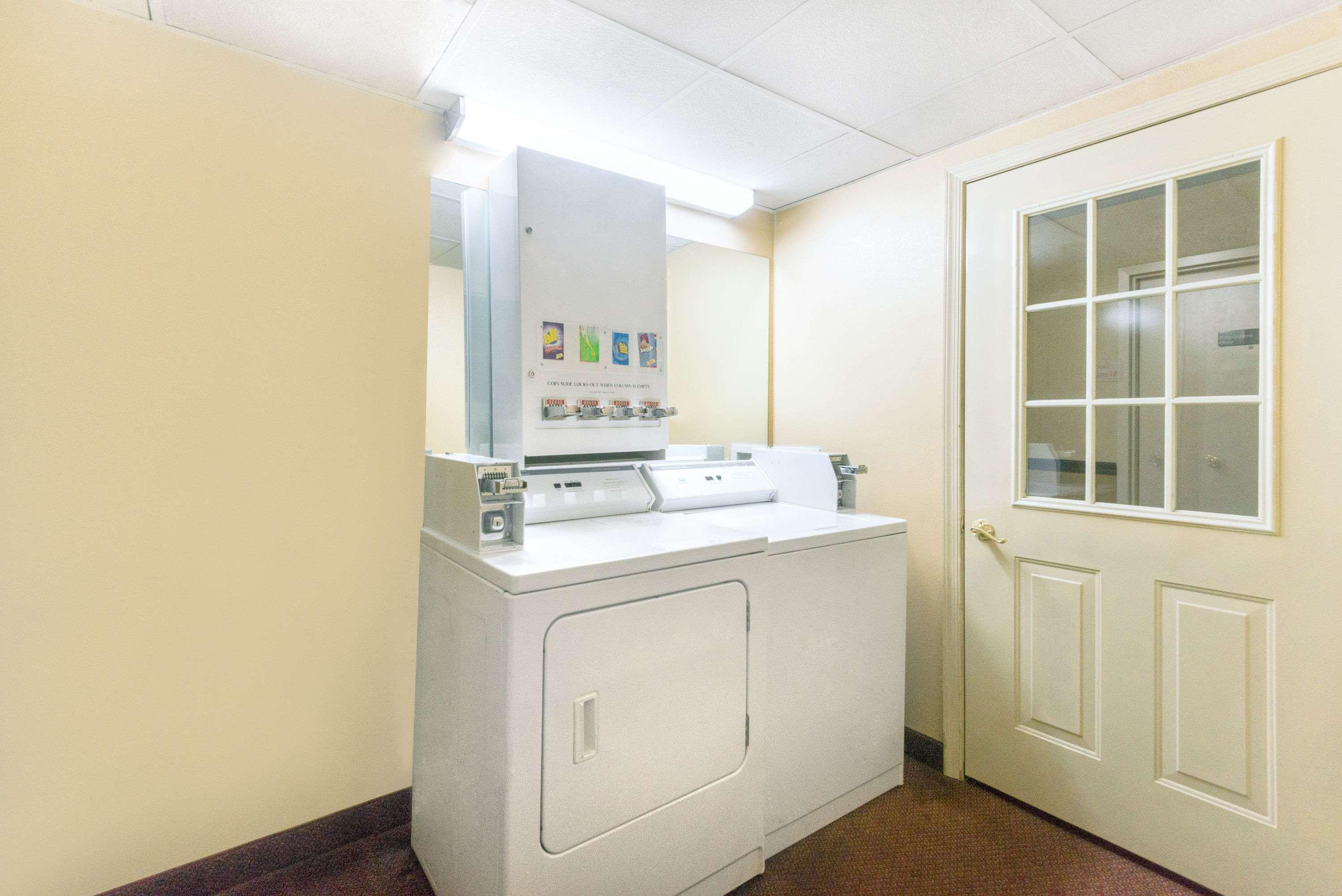 Days Inn By Wyndham Hagerstown I-70 Eksteriør billede