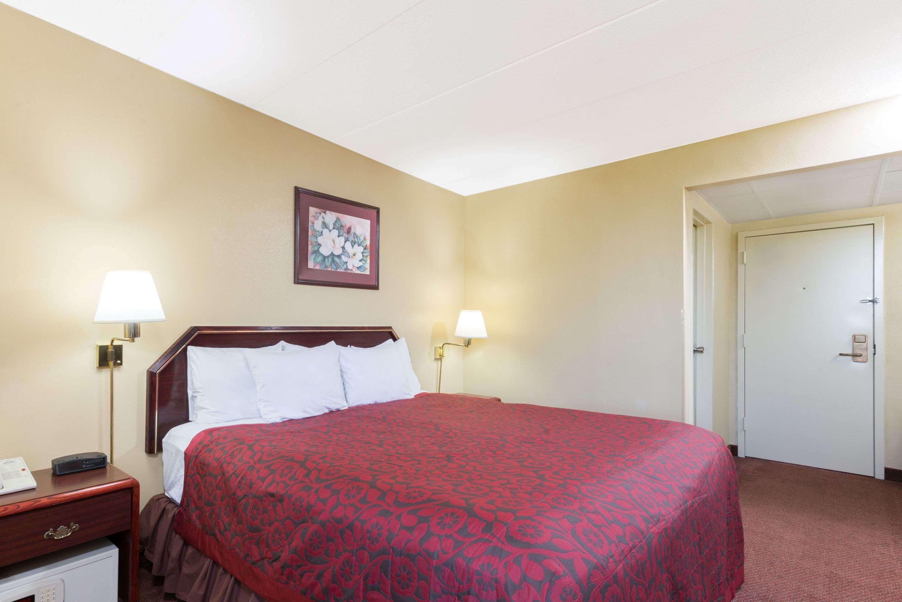 Days Inn By Wyndham Hagerstown I-70 Eksteriør billede