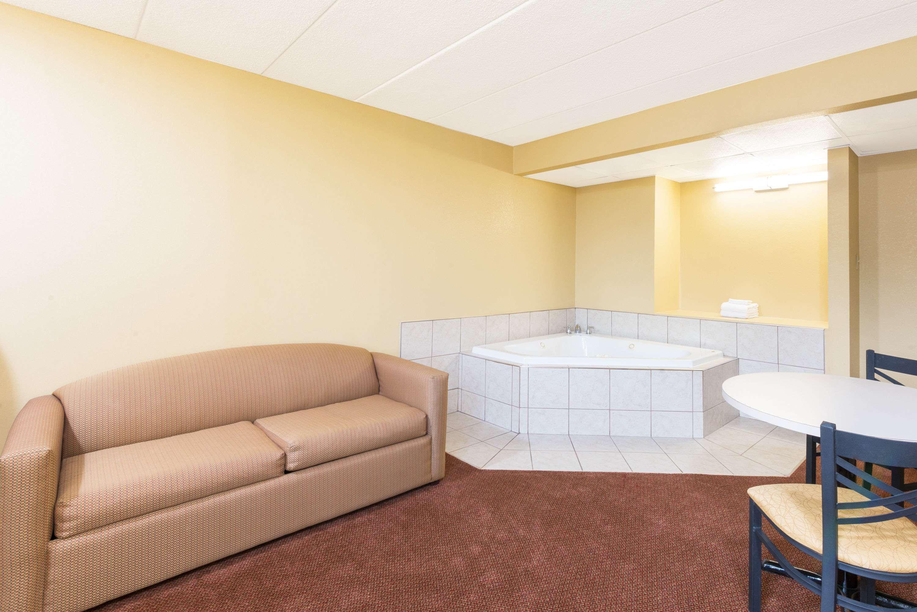 Days Inn By Wyndham Hagerstown I-70 Eksteriør billede